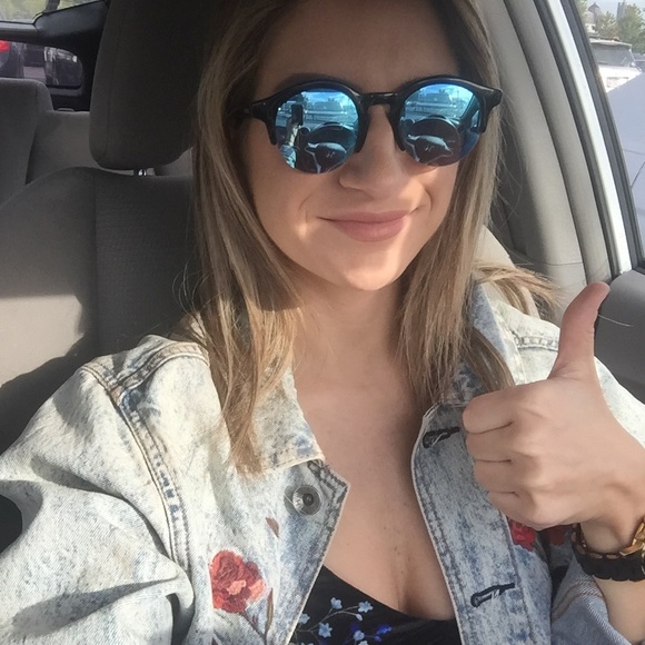 Meet your Posher, Maya - Picture 2 of 5